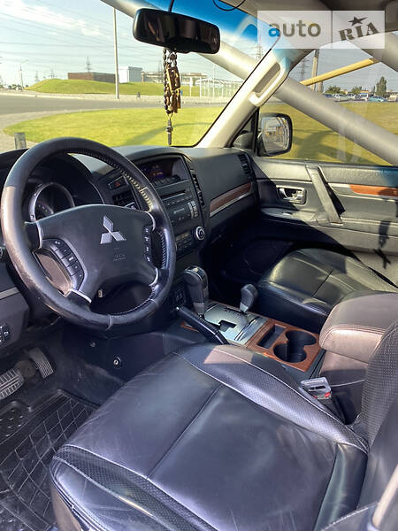 Позашляховик / Кросовер Mitsubishi Pajero 2008 в Дніпрі