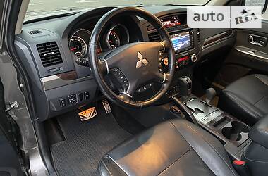 Внедорожник / Кроссовер Mitsubishi Pajero 2013 в Киеве