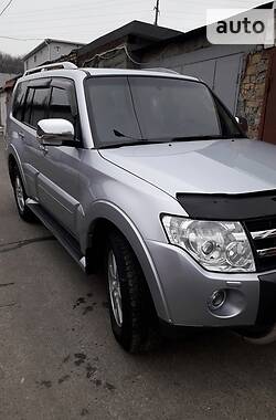 Внедорожник / Кроссовер Mitsubishi Pajero 2007 в Киеве