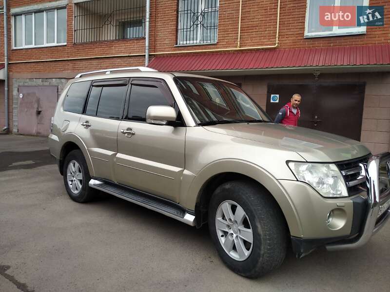 Внедорожник / Кроссовер Mitsubishi Pajero 2007 в Чорткове