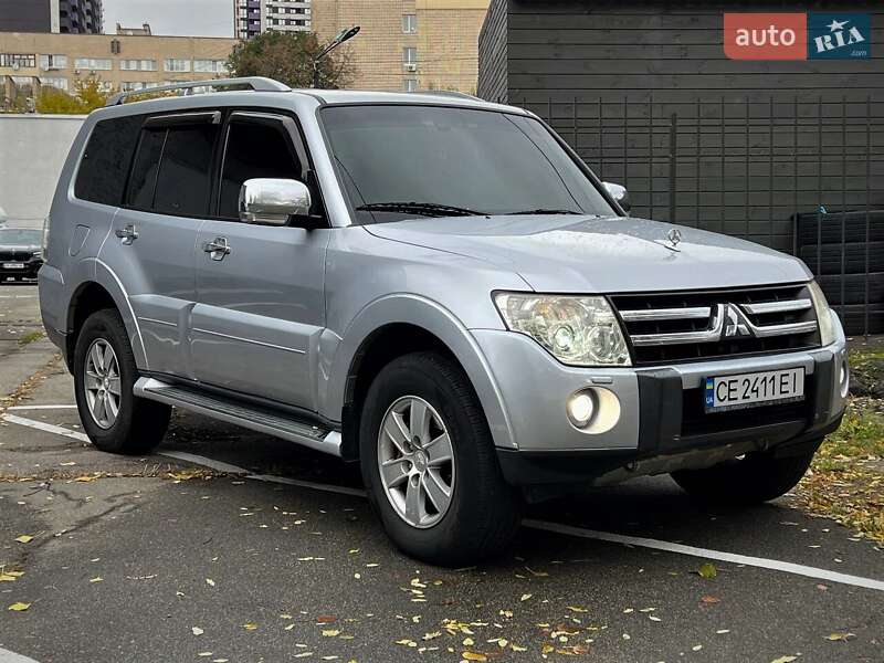 Позашляховик / Кросовер Mitsubishi Pajero 2008 в Києві
