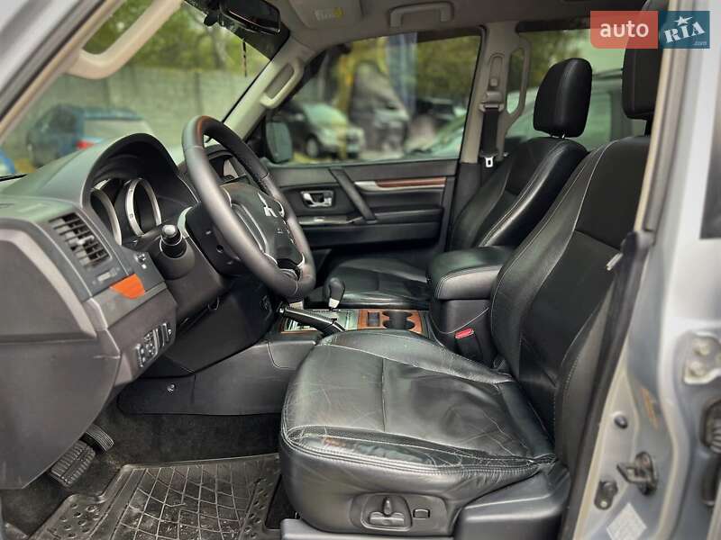 Позашляховик / Кросовер Mitsubishi Pajero 2008 в Києві