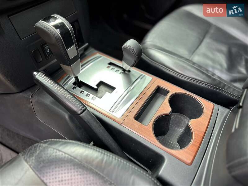 Позашляховик / Кросовер Mitsubishi Pajero 2008 в Києві