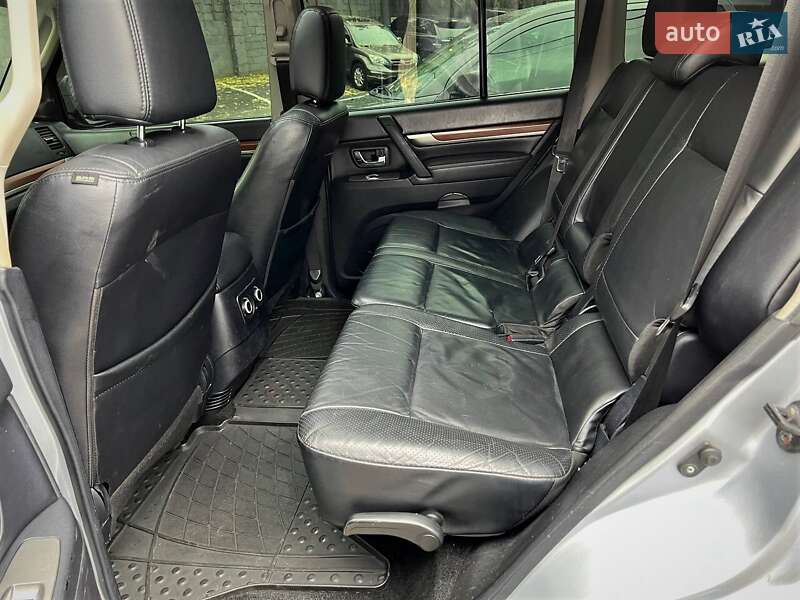 Позашляховик / Кросовер Mitsubishi Pajero 2008 в Києві