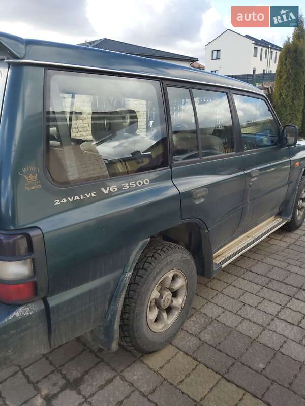 Позашляховик / Кросовер Mitsubishi Pajero 1998 в 