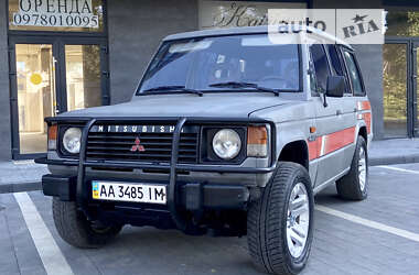 Внедорожник / Кроссовер Mitsubishi Pajero 1990 в 