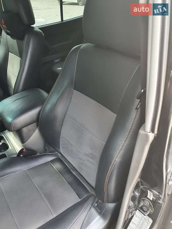 Внедорожник / Кроссовер Mitsubishi Pajero 2005 в Львове