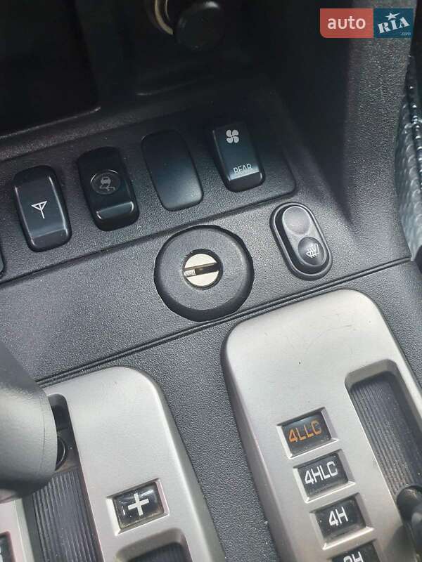 Внедорожник / Кроссовер Mitsubishi Pajero 2005 в Львове