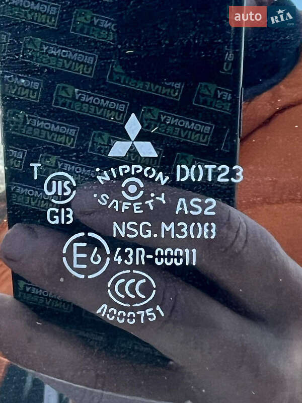 Внедорожник / Кроссовер Mitsubishi Pajero 2013 в Ровно фото 19 Внедорожник / Кроссовер Mitsubishi Pajero 2013 в Ровно