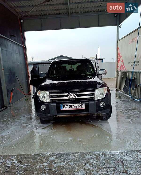 Внедорожник / Кроссовер Mitsubishi Pajero 2008 в Киеве