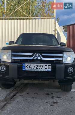 Внедорожник / Кроссовер Mitsubishi Pajero 2010 в Киеве