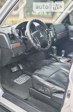 Позашляховик / Кросовер Mitsubishi Pajero 2008 в 