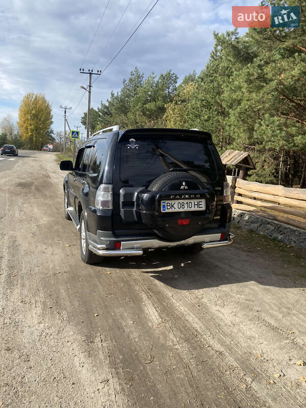 Внедорожник / Кроссовер Mitsubishi Pajero 2008 в Остроге