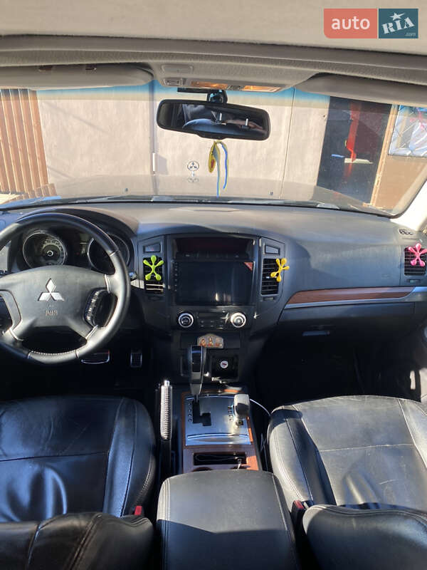 Внедорожник / Кроссовер Mitsubishi Pajero 2008 в Остроге