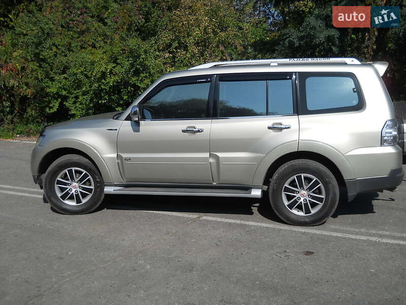 Внедорожник / Кроссовер Mitsubishi Pajero 2008 в Полтаве