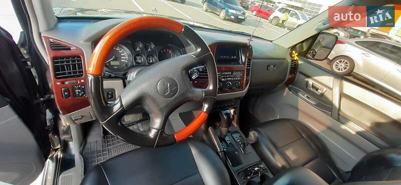 Внедорожник / Кроссовер Mitsubishi Pajero 2005 в Полтаве