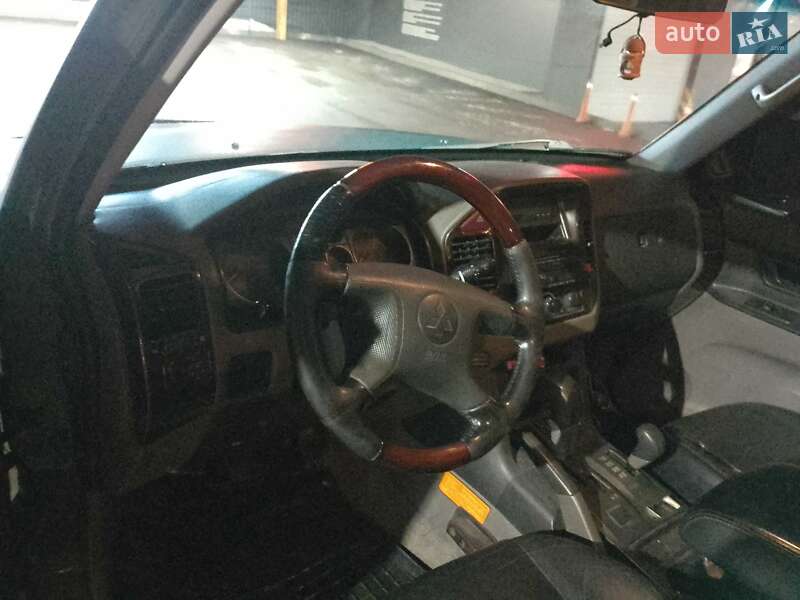 Mitsubishi Pajero 2001