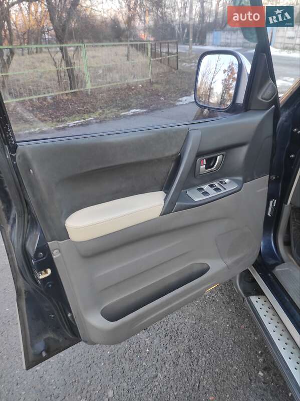 Внедорожник / Кроссовер Mitsubishi Pajero 2003 в Харькове