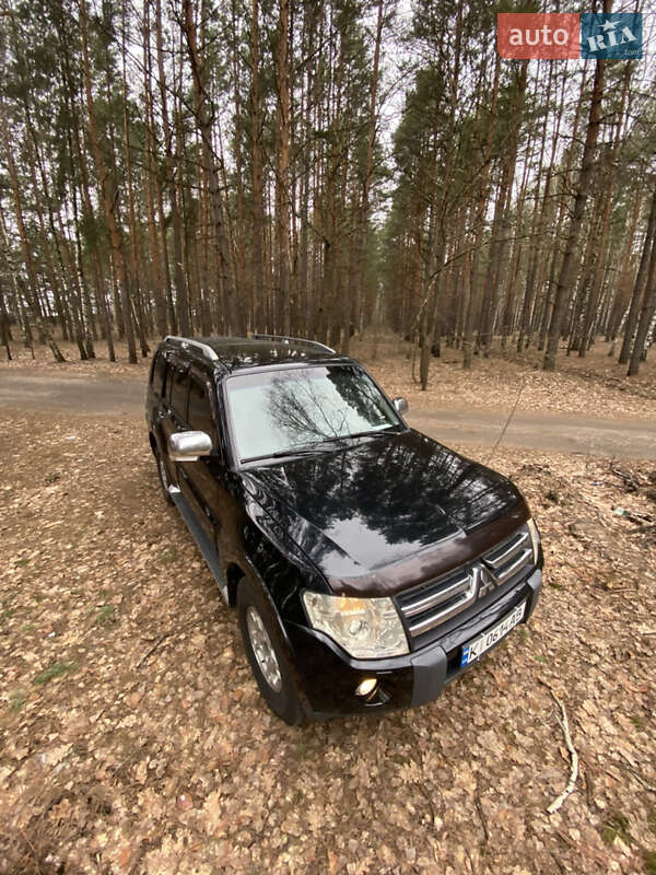 Позашляховик / Кросовер Mitsubishi Pajero 2007 в Києві