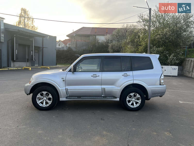 Внедорожник / Кроссовер Mitsubishi Pajero 2005 в Ужгороде