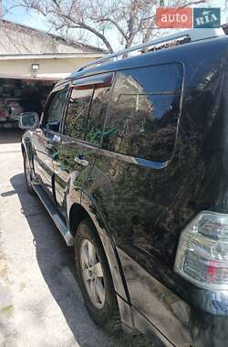 Внедорожник / Кроссовер Mitsubishi Pajero 2007 в 