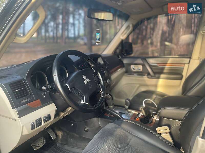 Внедорожник / Кроссовер Mitsubishi Pajero 2008 в Сумах