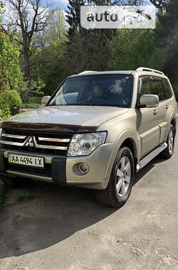 Внедорожник / Кроссовер Mitsubishi Pajero 2008 в Киеве