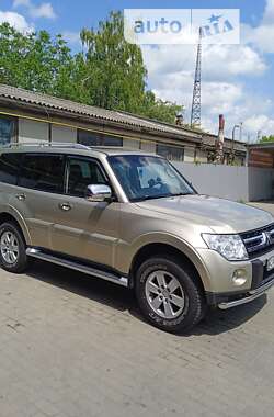 Позашляховик / Кросовер Mitsubishi Pajero 2008 в Тальному