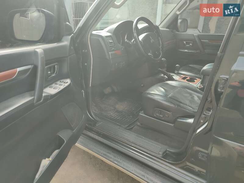 Позашляховик / Кросовер Mitsubishi Pajero 2007 в Новому Бузі