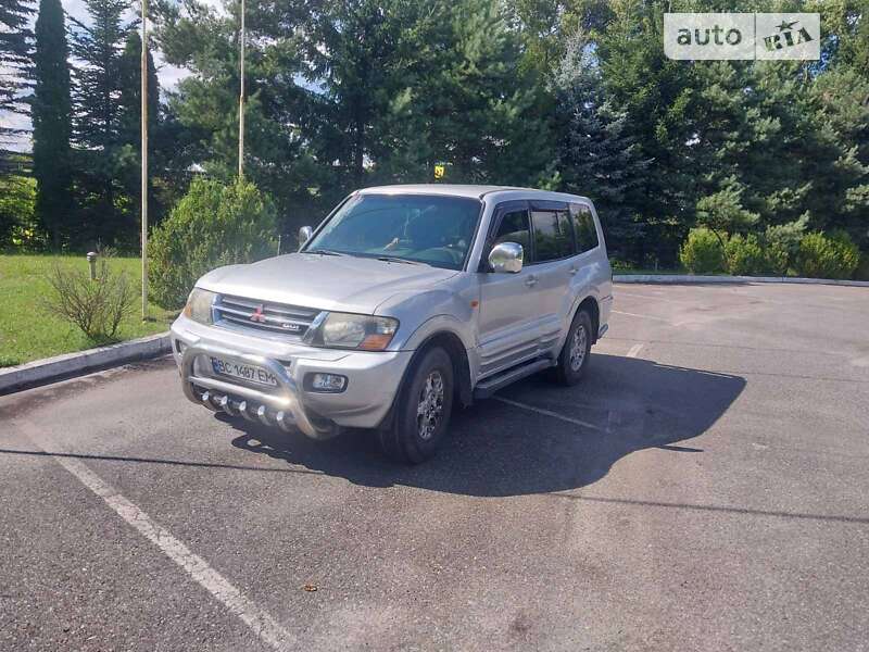 Mitsubishi Pajero 2001