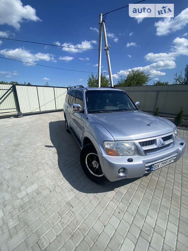 Внедорожник / Кроссовер Mitsubishi Pajero 2005 в Каменец-Подольском