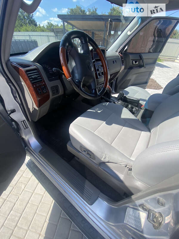 Внедорожник / Кроссовер Mitsubishi Pajero 2005 в Каменец-Подольском