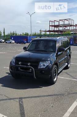 Внедорожник / Кроссовер Mitsubishi Pajero 2007 в Киеве