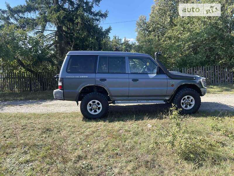 Позашляховик / Кросовер Mitsubishi Pajero 1997 в Сарнах