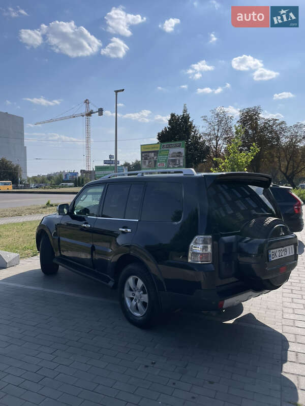 Внедорожник / Кроссовер Mitsubishi Pajero 2007 в Вараше