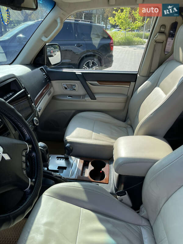 Внедорожник / Кроссовер Mitsubishi Pajero 2007 в Вараше