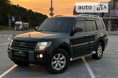 Позашляховик / Кросовер Mitsubishi Pajero 2010 в Києві