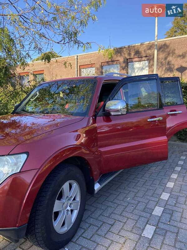 Внедорожник / Кроссовер Mitsubishi Pajero 2008 в 