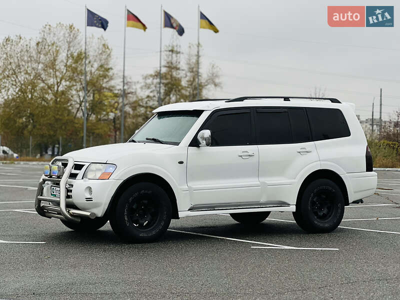 Mitsubishi Pajero 2003
