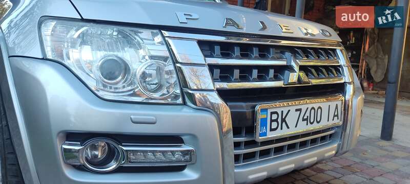 Внедорожник / Кроссовер Mitsubishi Pajero 2014 в Ровно