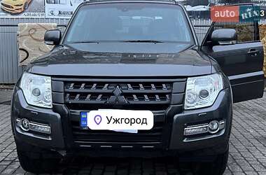 Внедорожник / Кроссовер Mitsubishi Pajero 2017 в 