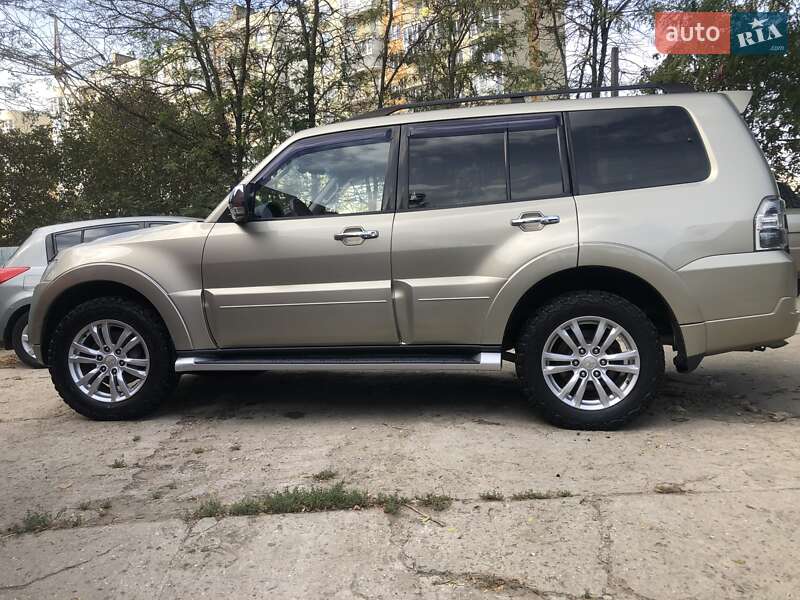 Внедорожник / Кроссовер Mitsubishi Pajero 2012 в Одессе