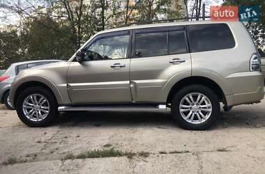 Внедорожник / Кроссовер Mitsubishi Pajero 2012 в 