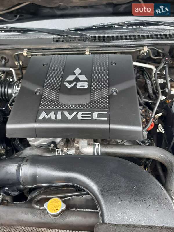 Позашляховик / Кросовер Mitsubishi Pajero 2008 в Кривому Розі фото 7 Позашляховик / Кросовер Mitsubishi Pajero 2008 в Кривому Розі