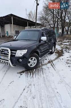 Внедорожник / Кроссовер Mitsubishi Pajero 2007 в Нововолынске