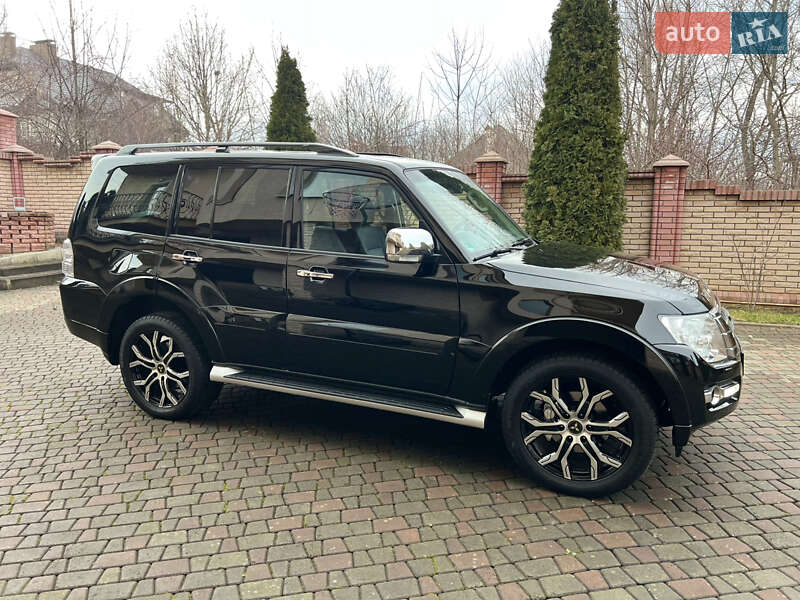 Внедорожник / Кроссовер Mitsubishi Pajero 2018 в Черновцах фото 8 Внедорожник / Кроссовер Mitsubishi Pajero 2018 в Черновцах