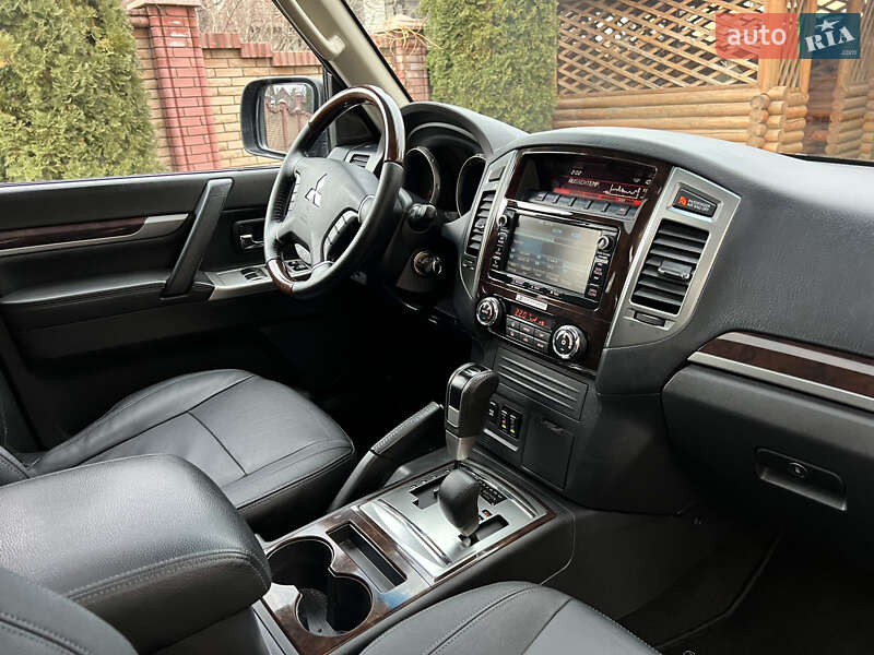 Внедорожник / Кроссовер Mitsubishi Pajero 2018 в Черновцах фото 34 Внедорожник / Кроссовер Mitsubishi Pajero 2018 в Черновцах