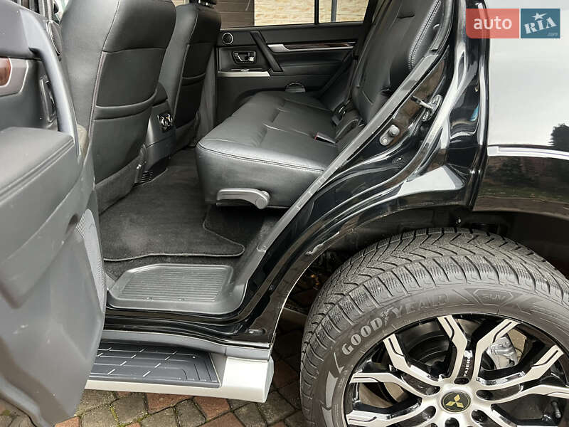 Внедорожник / Кроссовер Mitsubishi Pajero 2018 в Черновцах фото 46 Внедорожник / Кроссовер Mitsubishi Pajero 2018 в Черновцах