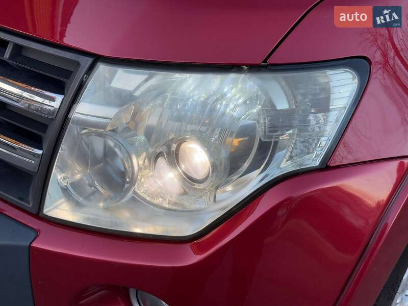 Внедорожник / Кроссовер Mitsubishi Pajero 2007 в Ружине