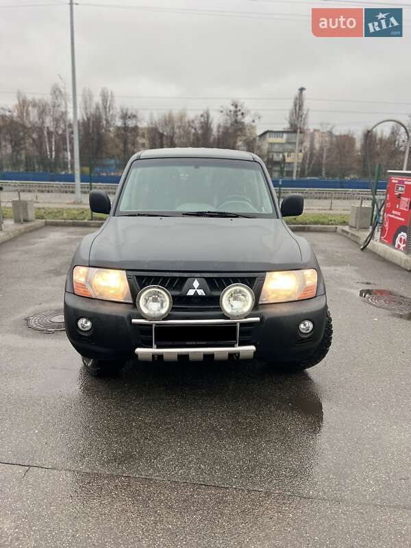 Внедорожник / Кроссовер Mitsubishi Pajero 2005 в Киеве